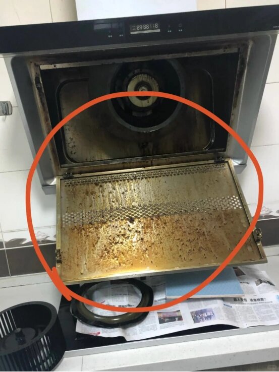 媳婦下單了我們的油煙機(jī)清洗服務(wù)，上門時(shí)婆婆卻攔著不讓拆